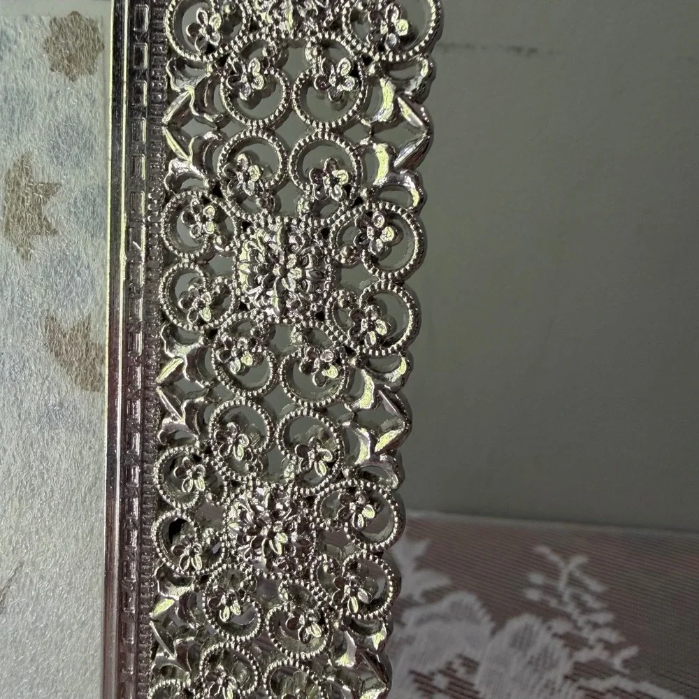 Cynthia Rowley Picture Frame Unisex 4x6 Silver Good Filigree Ornate Floral Metal
